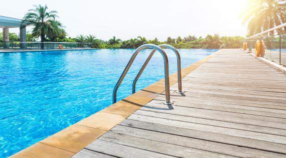 escalier piscine 